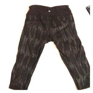 LuluLemon size 6 crops